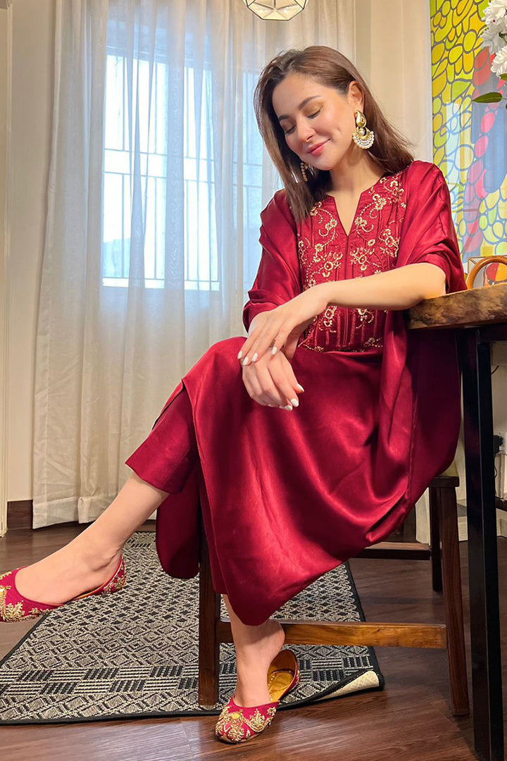 hania amir red dress THE viral red suit is finally here Hania Aamir made it iconic... now it's your turn. DM to grab yours before it's gone. WhatsApp no: 8178109959 Wholesale and retail available #pakistanisuits #eidoutfit #