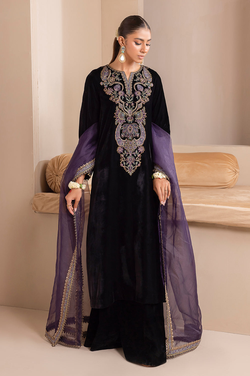 Baroque Festive '23 - EMBROIDERED VELVET UF-426 – Nainpreet - The Collective