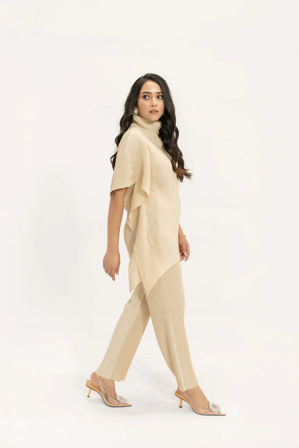Hassal Spring Summer 24 - Azra Off white Poncho Pleated Suit