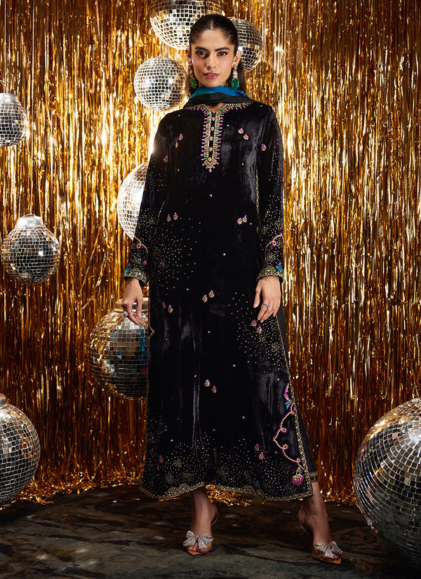Velvet Fete '25 - Masika Black Shirt And Dupatta