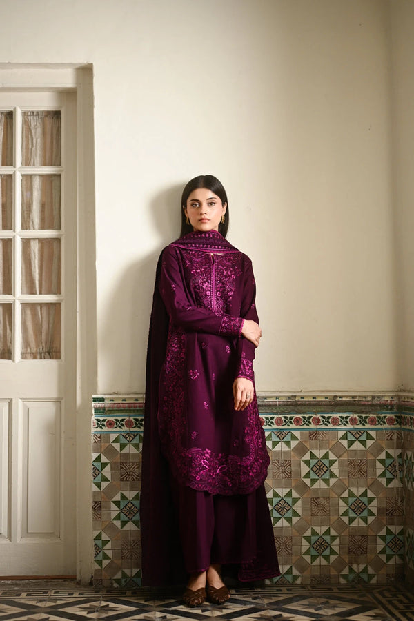 A/W Pret '25 - PLUM LUXURY EMBROIDERED KARANDI 3PCS SET (NPA3-25448)