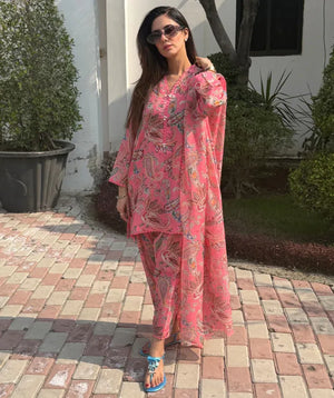 Summer Lawn '26 - Coral Paisley Fusion