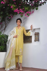 NADIA FAROOQUI LUXURY PRET- EMBROIDERED KURTA WITH LACE DETAILING